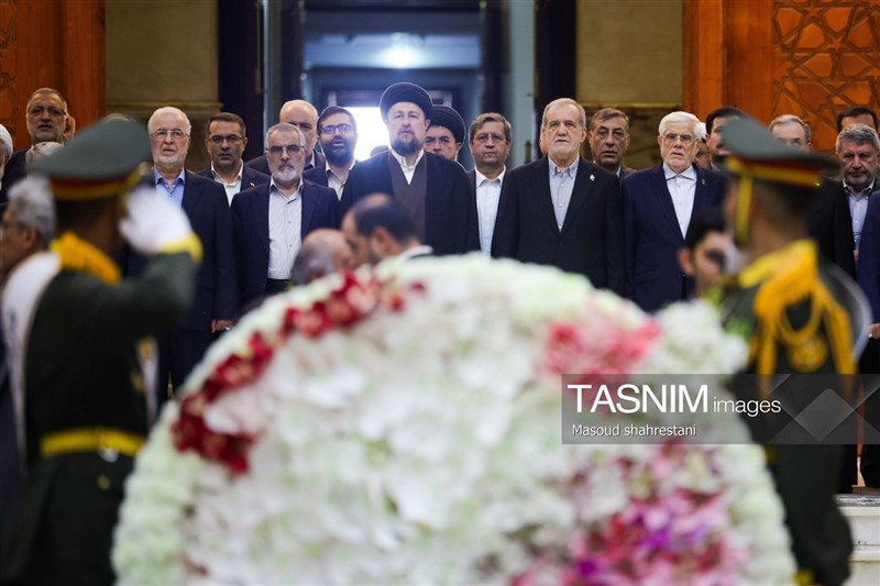 تجدید میثاق رئیس جمهور و هیئت دولت با آرمانهای امام راحل