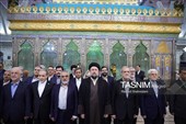 الرئیس الإیرانی وأعضاء الحکومة یجددون العهد مع مبادئ الإمام الراحل
