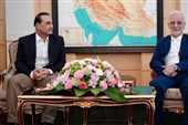 قائد الجیش الباکستانی ووزیر الداخلیة یلتقیان مؤمنی فی طهران
