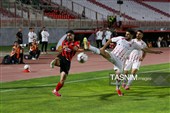دیدار تیم‌های فوتبال تراکتور و پرسپولیس