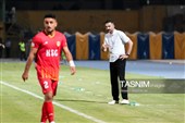 دیدار تیم های فوتبال صنعت نفت آبادان و فولاد خوزستان