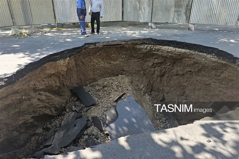 بخشی از خیابان نشاط اصفهان فرو ریخت حفره ۵ متری دهان باز کرد‌