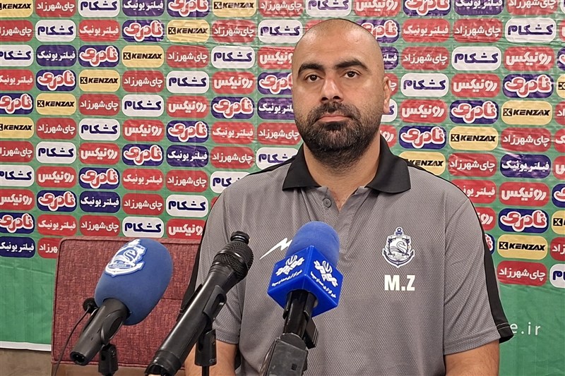 زارع: نیمکت پرسپولیس یک تیم است/بخاطر شرایط به مربیان ایرانی اعتماد شد