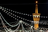 حال و هوای حرم مطهر رضوی در شب ولادت نبی اکرم صلی‌الله‌علیه‌وآله و امام صادق علیه‌السلام