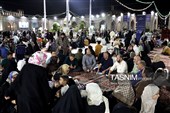 حال و هوای حرم مطهر رضوی در شب ولادت نبی اکرم صلی‌الله‌علیه‌وآله و امام صادق علیه‌السلام