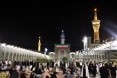 حال و هوای حرم مطهر رضوی در شب ولادت نبی اکرم صلی‌الله‌علیه‌وآله و امام صادق علیه‌السلام