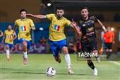 دیدار تیم‌های فوتبال صنعت نفت آبادان و سپاهان اصفهان