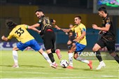 دیدار تیم‌های فوتبال صنعت نفت آبادان و سپاهان اصفهان