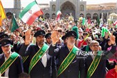 خادمان حرم در استقبال از کاروان نمادین بانوی کرامت