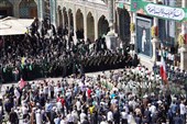 خادمان حرم در استقبال از کاروان نمادین بانوی کرامت