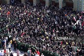 خادمان حرم در استقبال از کاروان نمادین بانوی کرامت