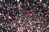 خادمان حرم در استقبال از کاروان نمادین بانوی کرامت