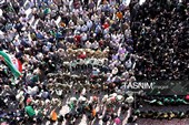 خادمان حرم در استقبال از کاروان نمادین بانوی کرامت