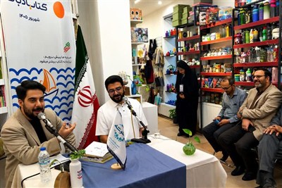 حامد عسکری:هنوز ادبیات آدم‌ها را جمع می‌کند/خوانش غزل با من برنو بردوش
