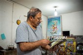 استاد علی تعبدی متولد ۱۳۳۷ شیراز شاخص ترین استاد پیشکسوت ایران در رشته هنری کاشی هفت رنگ است.علی تعبدی که دانشنامه زنده و سیار هنر کاشی هفت رنگ در ایران است در کنار برادر فقید و هنرمند زنده یاد حسین تعبدی و استادان بزرگی نظیر کریم فغفوری و صدراله اوجی از کاشیکاران نامدار شیراز در دهه های اخیر بوده و در جوانی به استادی رسید و در تعمیرات و بازسازی کاشی های اماکن مهم تاریخی از جمله حسینیه قوام، باغ نظر، باغ عفیف آباد و مساجد و حرمهای مطهر امامزادگان بزرگوار شیراز سومین حرم اهل بیت علیهم السلام و خانه های تاریخی و با ارزش بافت قدیم شیراز از جمله خانه تاریخی «راد» نقش آفرین بوده است.