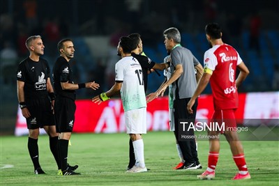 لگد زدن هافبک ذوب‌آهن به درِ اتاق داوران پس از بازی با پرسپولیس!