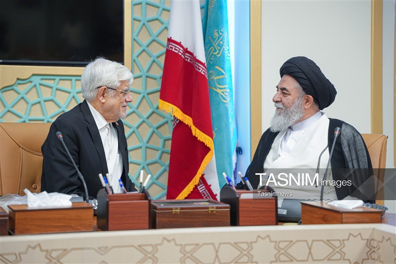دیدار عارف با تولیت مسجد جمکران معاون اول رئیس جمهور با حجت الاسلام والمسلمین اجاق‌نژاد، تولیت مسجد جمکران دیدار و گفت‌وگو کرد. 14 دقیقه پیش
