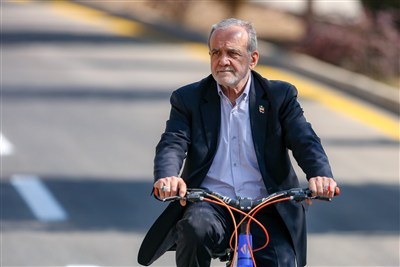 Pezeshkian Calls for Weekly Car-Free Day after Gasoline Price Hike