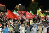 تجمع پرشور مردم دارالحماسه بوشهر در تجلیل از ضربه محکم مدافعان خلیج فارس به استکبار