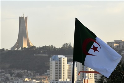 الجزائر.. جينات نوفمبر وثوابت فلسطين: لماذا كان محتوماً على أرض الشهداء طرد سفير دولة الإمارات التي تتنفس التطبيع؟