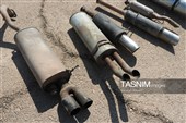 معدوم‌سازی اگزوزهای جمع‌آوری‌ شده از خودروهای مزاحم آلودگی صوتی در کرمان