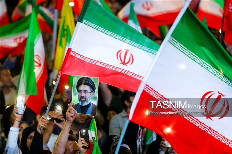 دویستُمین شب حماسه حضور در میدان انقلاب تهران