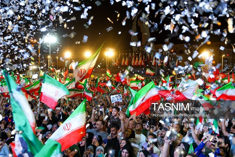 دویستُمین شب حماسه حضور در میدان انقلاب تهران