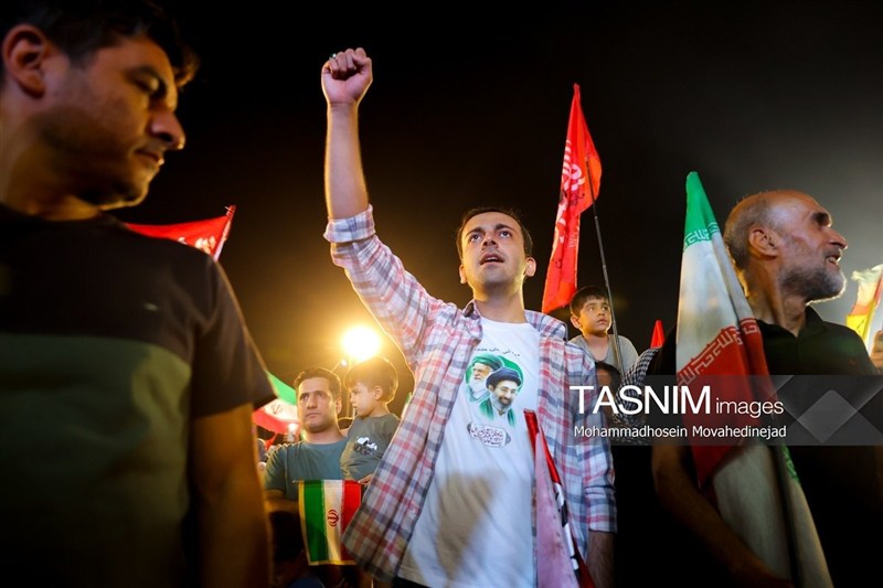دویستُمین شب حماسه حضور در میدان انقلاب تهران