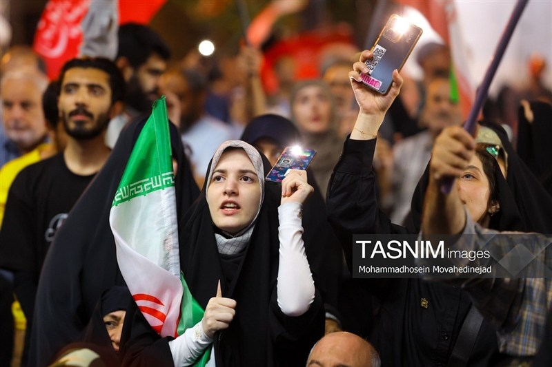 دویستُمین شب حماسه حضور در میدان انقلاب تهران