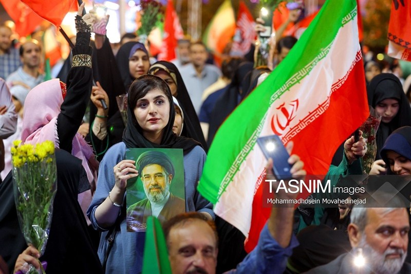 دویستُمین شب حماسه حضور در میدان انقلاب تهران