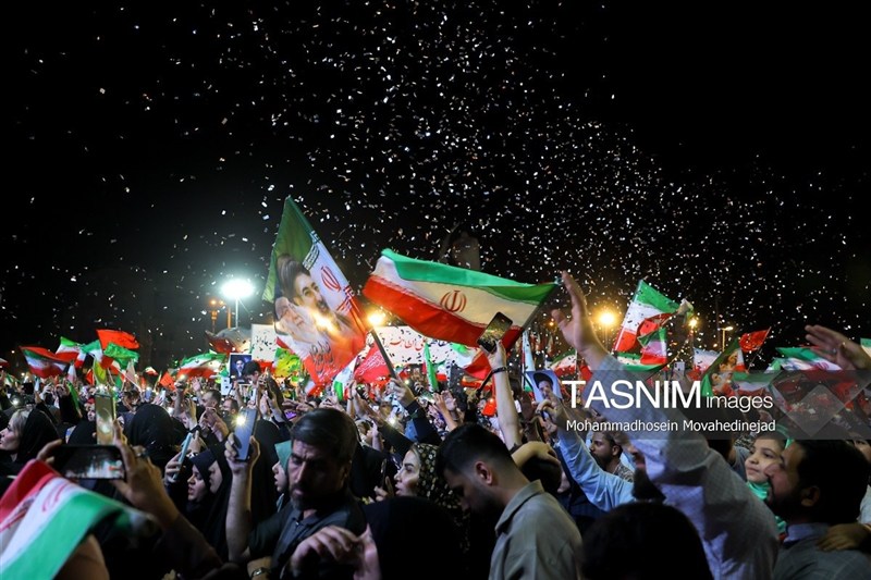 دویستُمین شب حماسه حضور در میدان انقلاب تهران