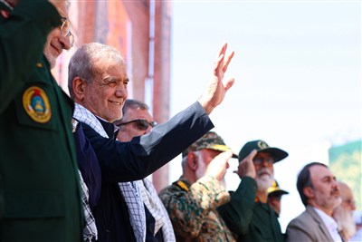 President Lauds National Unity at ‘Devoted to Iran’ Rally