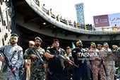 "313 ألف فدائی من أجل إیران".. حشود شعبیة تملأ ساحات العاصمة طهران
