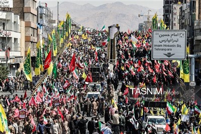 "313 ألف فدائی من أجل إیران".. حشود شعبیة تملأ ساحات العاصمة طهران