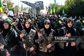 "313 ألف فدائی من أجل إیران".. حشود شعبیة تملأ ساحات العاصمة طهران
