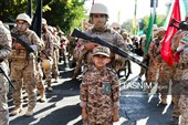 "313 ألف فدائی من أجل إیران".. حشود شعبیة تملأ ساحات العاصمة طهران