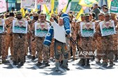 "313 ألف فدائی من أجل إیران".. حشود شعبیة تملأ ساحات العاصمة طهران