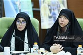 همسر و دختر شهید دریابان تنگسیری در نشست خبری اعلام برنامه‌های هفته دفاع مقدس  بنیاد شهید