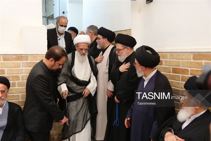 حضور علما ومسئولان در بیت آیتالله شبیری زنجانی برای ابراز همدردی+ عکس حوزه علمیه , مراجع عظام , اخبار قم ,