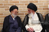 حضور علما و مسئولان در بیت آیت‌الله شبیری زنجانی
