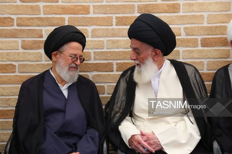 حضور علما ومسئولان در بیت آیتالله شبیری زنجانی برای ابراز همدردی+ عکس حوزه علمیه , مراجع عظام , اخبار قم ,