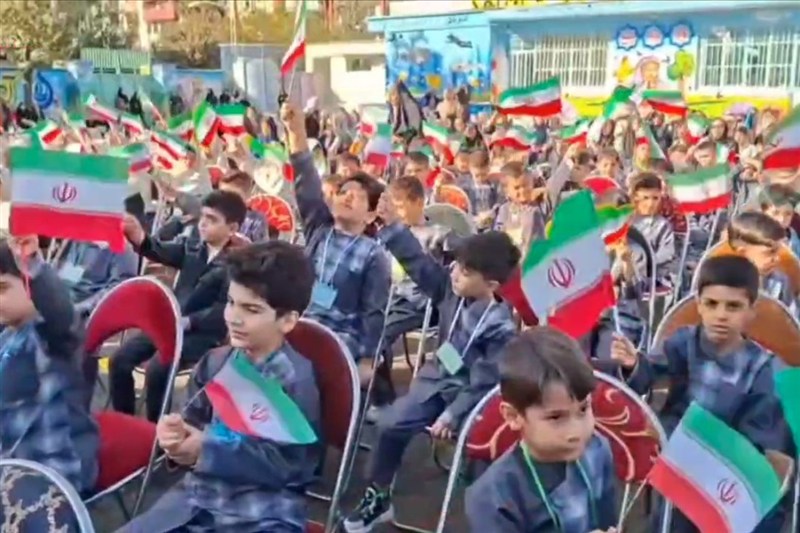 جشن شکوفه‌ها در قرچک؛ نخستین قدم کلاس‌اولی‌ها به سوی مدرسه