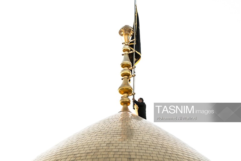 اهتزاز پرچم عزا بر گنبد منور حضرت فاطمه معصومه(س)+ عکس حضرت معصومه (س) , اخبار قم ,