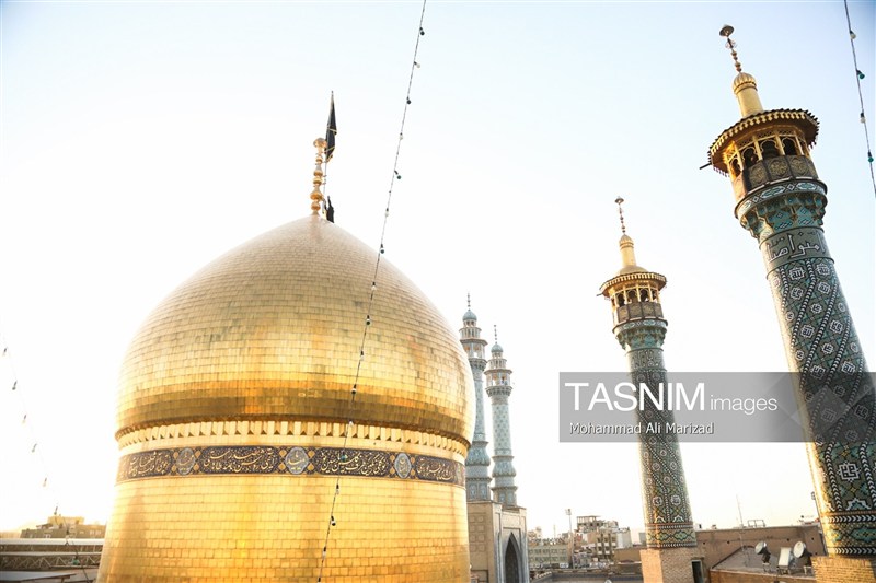 اهتزاز پرچم عزا بر گنبد منور حضرت فاطمه معصومه(س)+ عکس حضرت معصومه (س) , اخبار قم ,