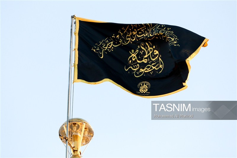 اهتزاز پرچم عزا بر گنبد منور حضرت فاطمه معصومه(س)+ عکس حضرت معصومه (س) , اخبار قم ,