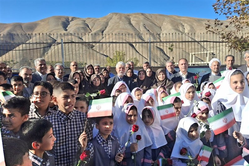 زنگ «آینده‌سازی» در مدارس روستایی نواخته شد/ وزیر ارشاد: پرچم، شناسنامه هویت ملت است