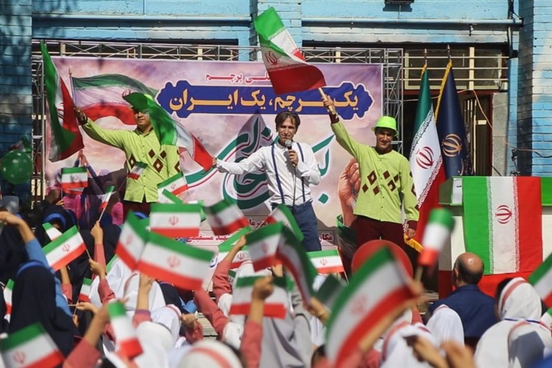 روز پرچم در مدارس همدان؛ از هویت ملی تا یاد دانش‌آموزان شهید میناب