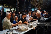 خدمت رسانی به زائران در خیابان‌های اطراف حرم