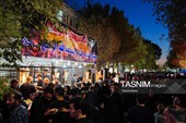 خدمت رسانی به زائران در خیابان‌های اطراف حرم