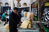 خدمت رسانی به زائران در خیابان‌های اطراف حرم
